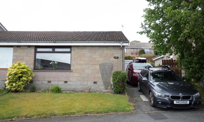 Westhill House | Find "DWELLCOME HOME Ltd" site for 10oo10 assurance from past guests - King & Dble Bedroom Garden Bungalow, free 2 vehicles driveway parking, fast broadband & garden Ideal for contractors and families Homely & Miles better than a hotel room