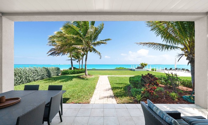 Jimmy Hill Villa | Finest Beachfront on the Island