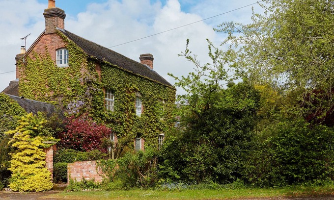 Dalbury Lees Cottage | Finest Retreats | The Farmhouse at Nether Burrows Farm