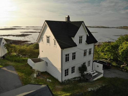 Finnoy House | Finnøya with 180* Atlantic veiw