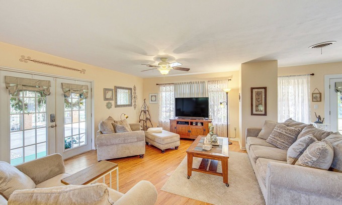 Alto House | Fire Pit & Patios: Peaceful Alto Getaway!