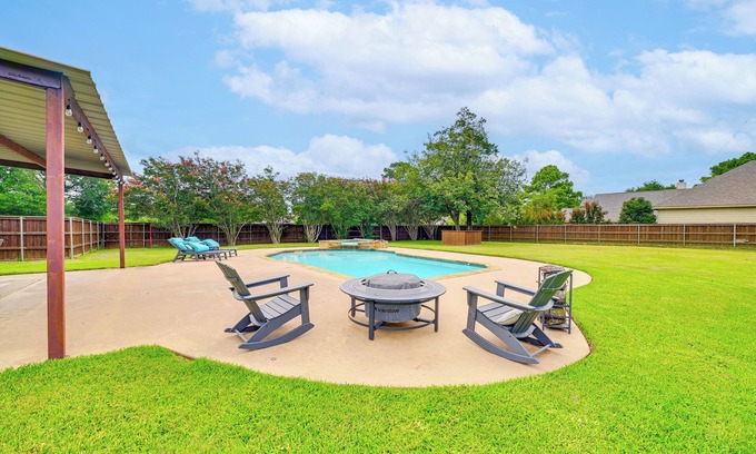 Denison House | Fire Pit + Sauna: Spacious Lake Texoma Retreat!