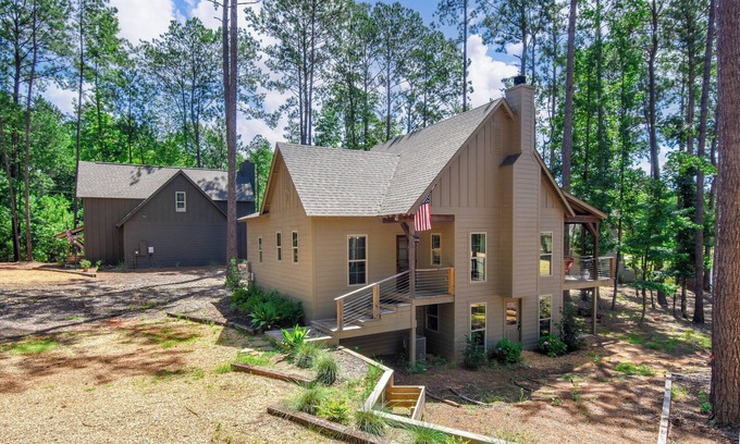 Little Kowaliga House | Firefly Cottage, Firefly Cottage | Lake Martin Getaway | Sleeps 8 | Pet Friendly