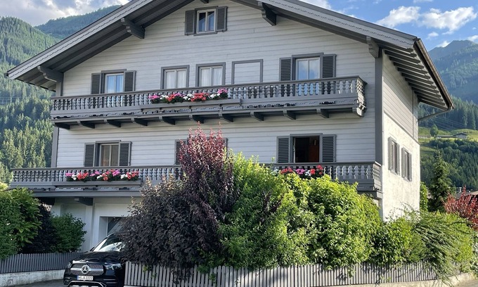 Niedernsill Apartment | Fireplace apartment "Landhaus Zell am See" in Niedernsill. Pet friendly!