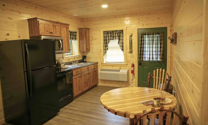 Millersburg Apartment | Fireplace Lodge Suite 1/2 Mile to Downtown Berlin