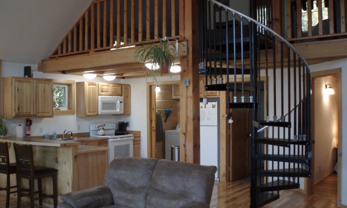 Sutton-Alpine Cabin | Fireweed Guesthouse! Relaxation with a view. Cannabis and pet friendly!