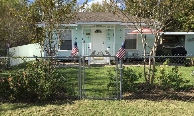 Palacios House | Fisherman, Birders, Winter-Texan Paradise! Deeply Discounted Weekly Stays!