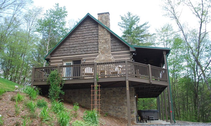 Grassy Creek Cabin | Fisherman's Paradise-Cabin on Helton Creek,HotTub,PoolTable,Firepit,WIFI