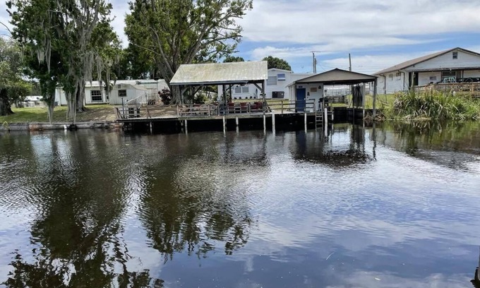Taylor Creek House | FISHERMAN'S PARADISE! 2Bd/2Ba waterfront retreat with access to Lake Okeechobee!