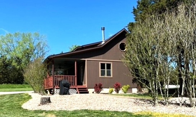 Perry Cabin | Fishing & Boating 3 Bed/2 Bath Cozy Cabin at Mark Twain Lake!