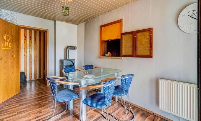 Uebigau-Wahrenbruck Apartment | Fitter's room in the south of Brandenburg in a large apartment