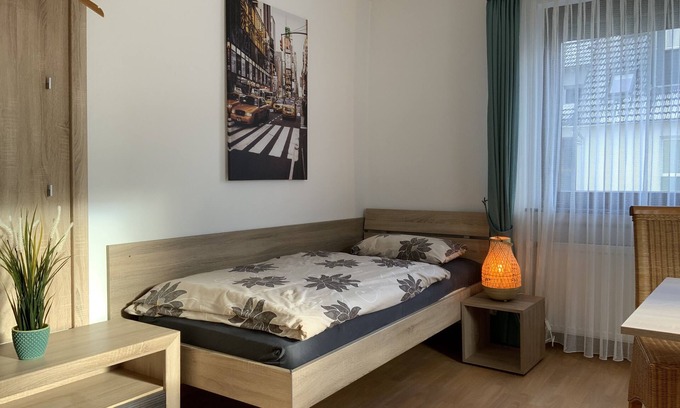 Weiterstadt Bed & Breakfast | Fitter's room with shared bathroom "Katharina 13" with balcony