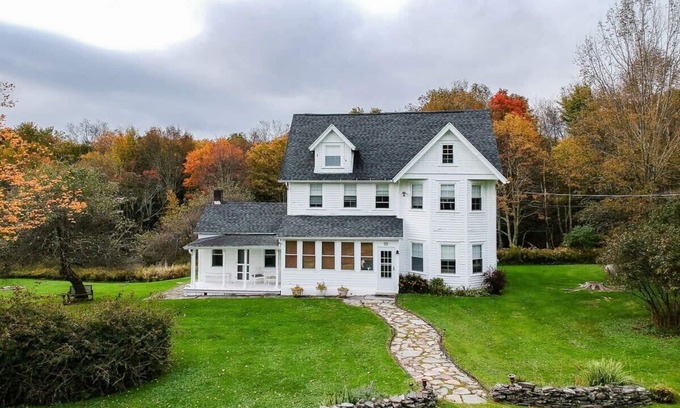 Town of Delaware House | Five Acres Farm - Charm and Seclusion with 5 BR