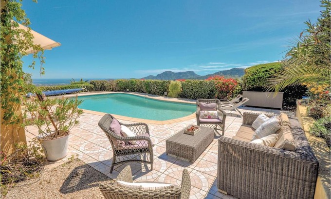 Les Adrets-de-l'Esterel House | Five-Bedroom Holiday Home in Les Adrets d l´Esterel