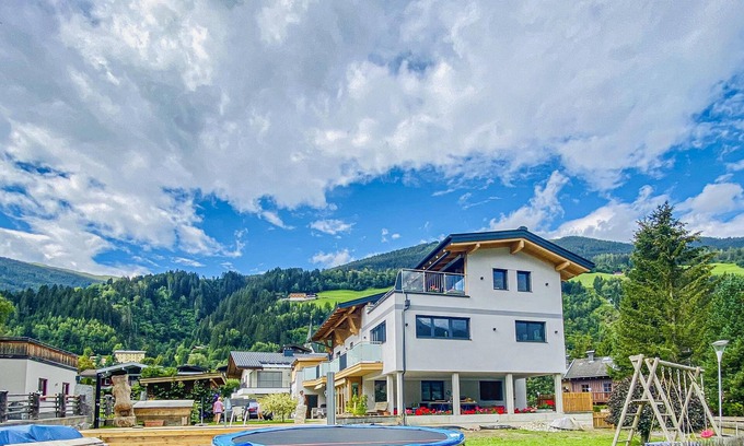 Schonbach Apartment | Flat with balcony and view