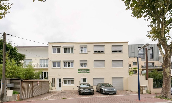 Clamart Apartment | Flat 60 sqm - 90, av. Gal de Gaulle and 108, rue du Parc