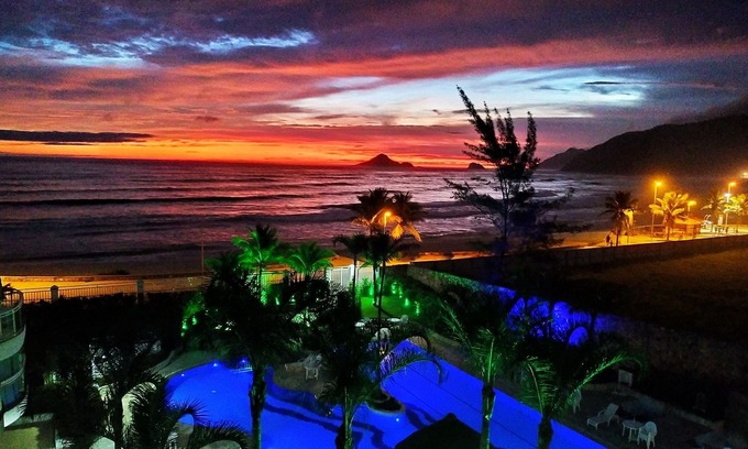 Recreio dos Bandeirantes Resort | flat foot on the sand