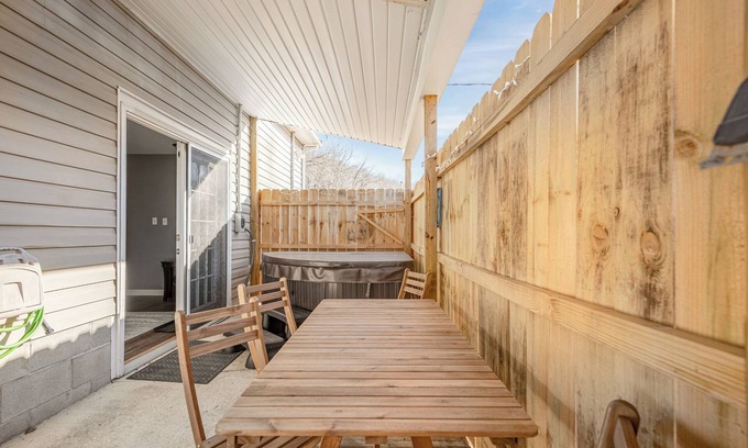 Ray Apartment | Flat in Appalachian Hills, Hot Tub and BBQ