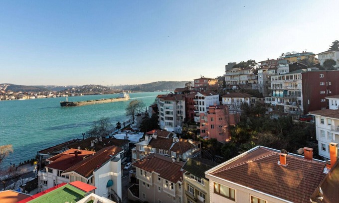 Rumeli Hisari Apartment | Flat with Bosphorus View near Shore in Sariyer