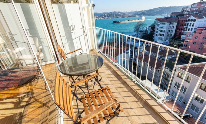 Rumeli Hisari Apartment | Flat with Bosphorus View near Shore in Sariyer