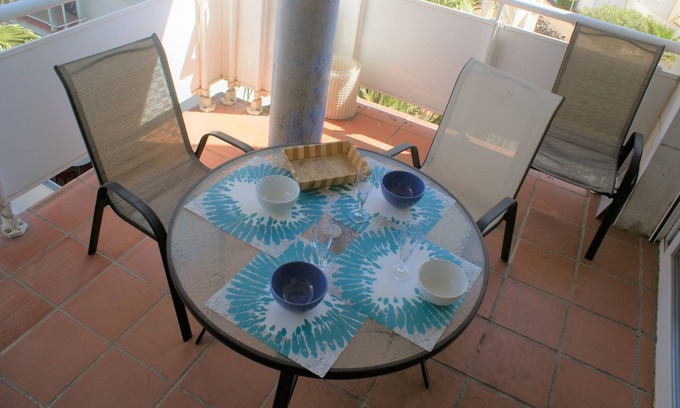 Castello d'Empuries Apartment | Flat with canal views and communal pool AV-20