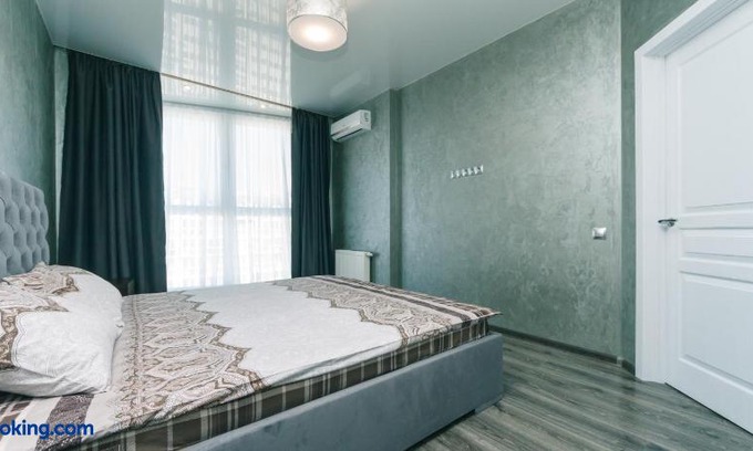 Pozniaky Apartment | FlatRent Drahomanova 2a