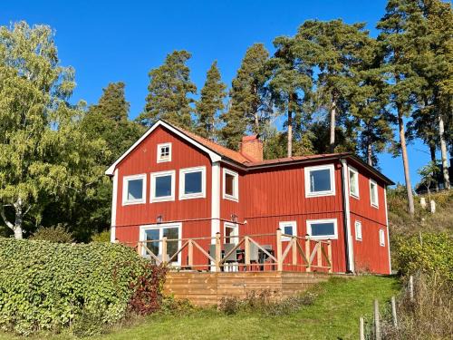 Vreta Kloster House | Flemma Gård The lake view with sauna