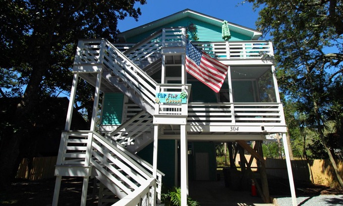 Sunset Point House | Flip Flop Causual~ vibrant 2 bedroom in the heart of Folly