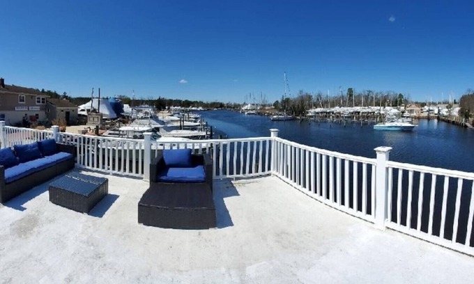 Forked River Boat Rental | Float and Relax ON the Water Float Home w Kayaks