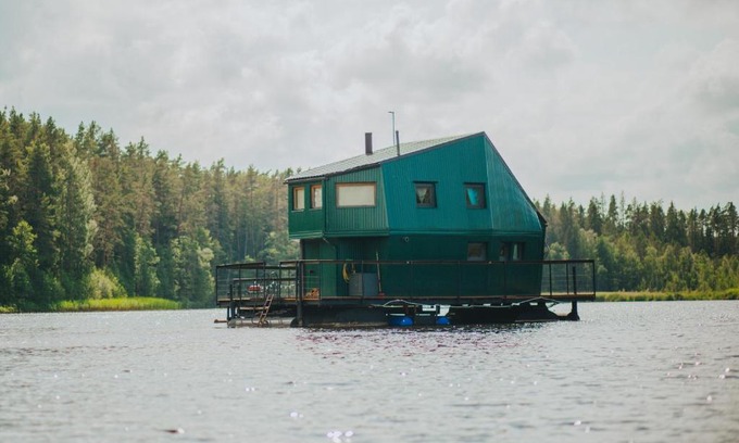 Gulbene Municipality House | Floating guest house Musters