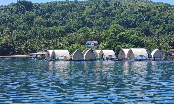Kaputian Boat Rental | Floating Home in Reef Resort Unit 7