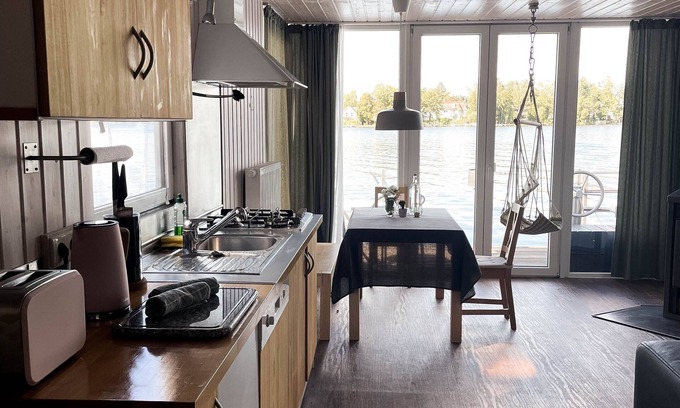 Tegel Boat Rental | Floating Home Valentinswerder
