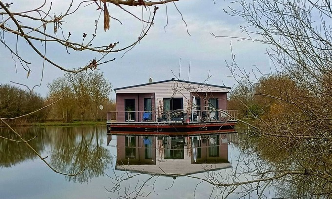Le Langon House | FLOATING HOUSE, POOL, HAMMAM, SAUNA, BALNEO