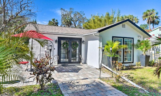 New Smyrna Beach Apartment | Florida Getaway with Patio about 3 Mi to Beaches!