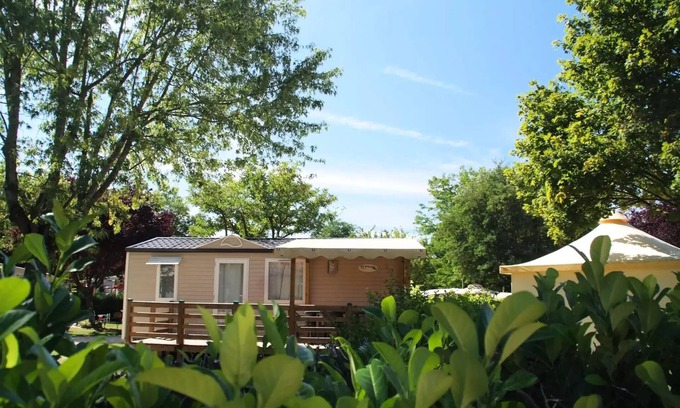 Hauterives House | Flower Camping Le Château * - Mobile home Comfort 27m2 2 bedrooms + covered terrace - without tv-without air conditioning 4 people