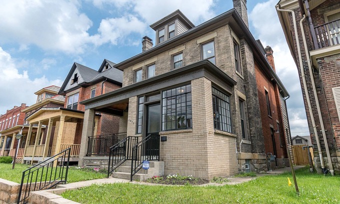 Near East Columbus Bed & Breakfast | Flowing King Lincoln