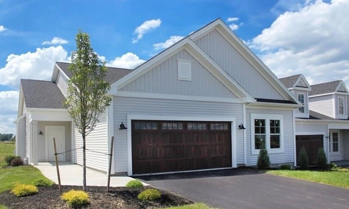 Canandaigua House | FLX! New! Upscale, modern 3-bedroom townhome in the heart of Canandaigua