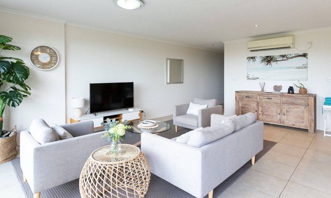 Flynns Beach Apartment | Fly High - Apartment 320 Flynns Beach Resort