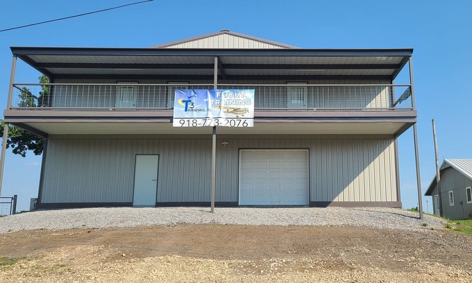 Cookson Condo | Fly or drive to this beautiful condo on Lake Tenkiller in Cookson, OK, 44M