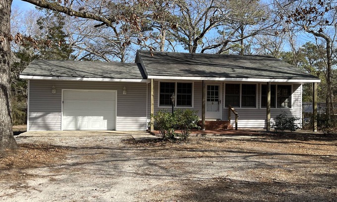 Minnesott Beach House | Fo'c'sle is close to golf and ferry!