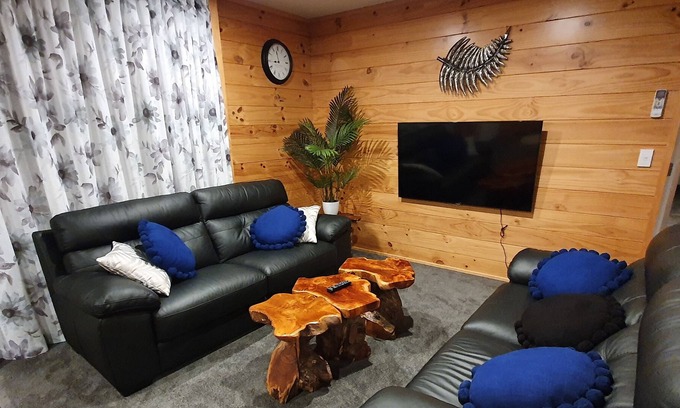 Rotorua House | FOLIA DOMUS NZ, New Lockwood with spa bath, ramp & lockup garage near Redwoods