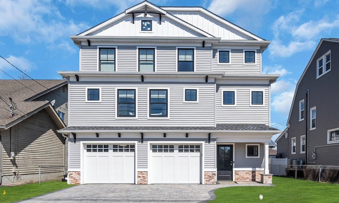 Point Pleasant Beach House | FOR303 | Gorgeous Custom 5BR 3.5 ba Home, Private Pool + 8 badges! Sleeps 13!