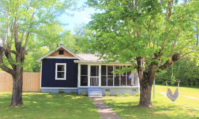 Brevard House | Forest Access - Hike/Bike Paradise - 5 min to Brevard - Walkable to Restaurants