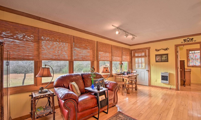 Murphy Cabin | Forest Fantasy: Pet-Friendly Smoky Mtn Escape!