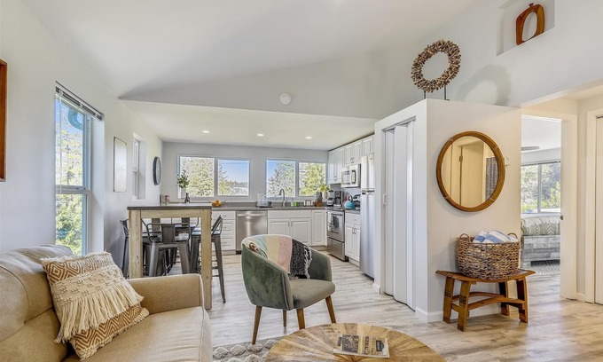 Forestville House | Forest Heights ~ Relaxed Modern-Boho Style, Forest Views, Hot Tub, Wine Country