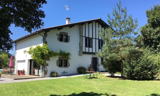 Uhart-Mixe House | Former farmhouse at the crossroad of Saint-James of Compostela pilgrimage routes
