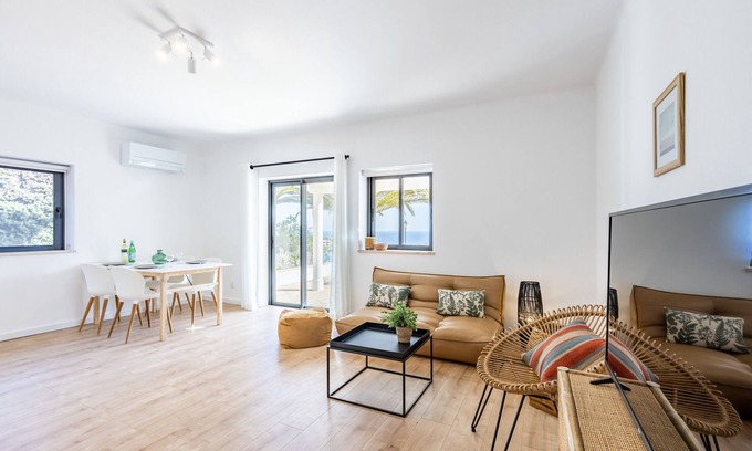Vila do Bispo Apartment | Fortaleza Miramar - two bed downstairs apartment at sea view villa