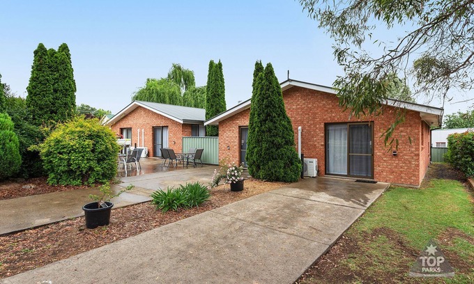 Glen Innes RV Rental | Fossicker Caravan Park
