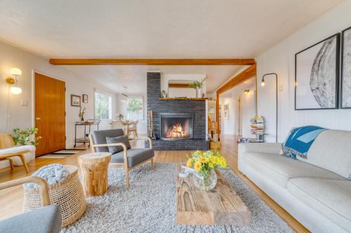 Arch Cape House | Four Bears by AvantStay Walk to Beach Hot Tub Ocean View