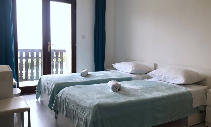 Mrljane Apartment | Four-bedroom apartment with terrace and sea view Mrljane, Pašman (A-20850-d)